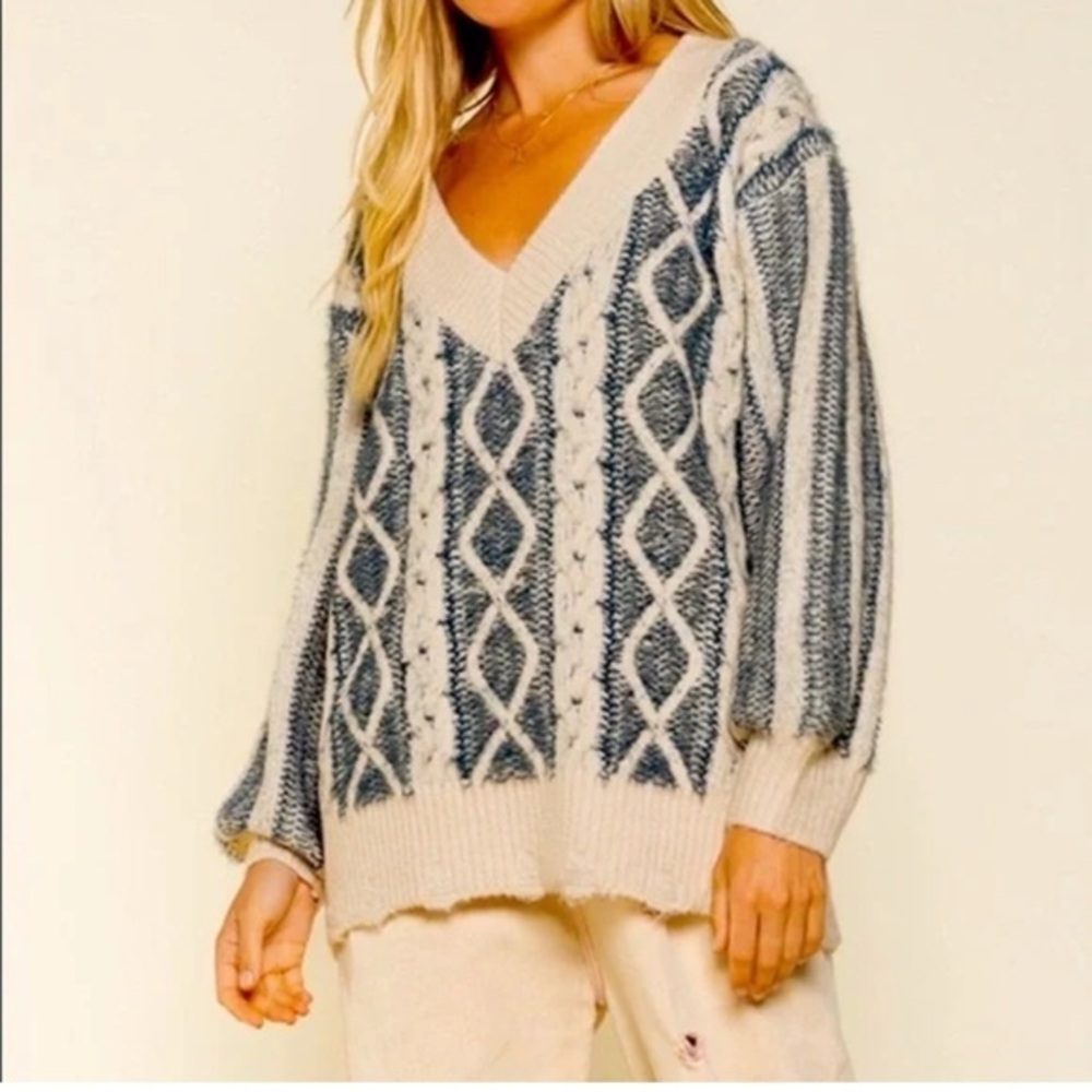 POL Oversized Cable Knit Sweater Size Small V Neck Chunky Soft Cozy Boho